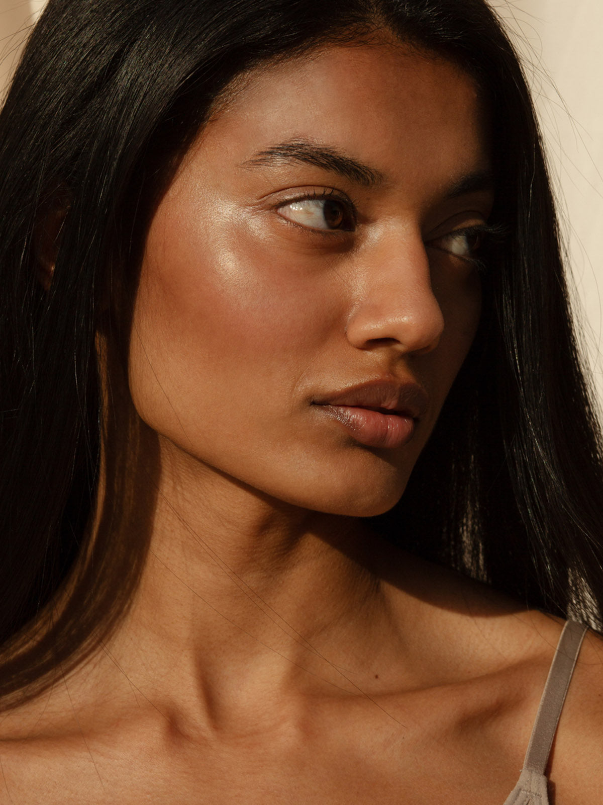 nui_bronzer_model_02.jpg