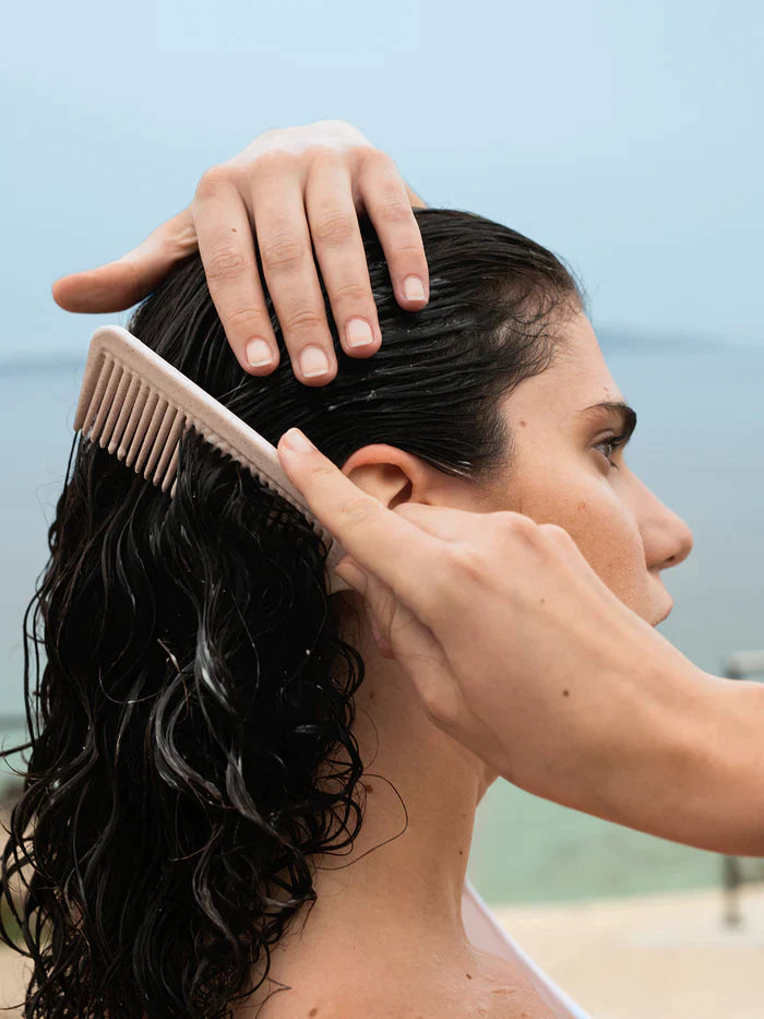 conditioner_nourishing_mood_on_hair_beach_26881d45-7a80-49b9-b96a-389b5fa2c84d.webp